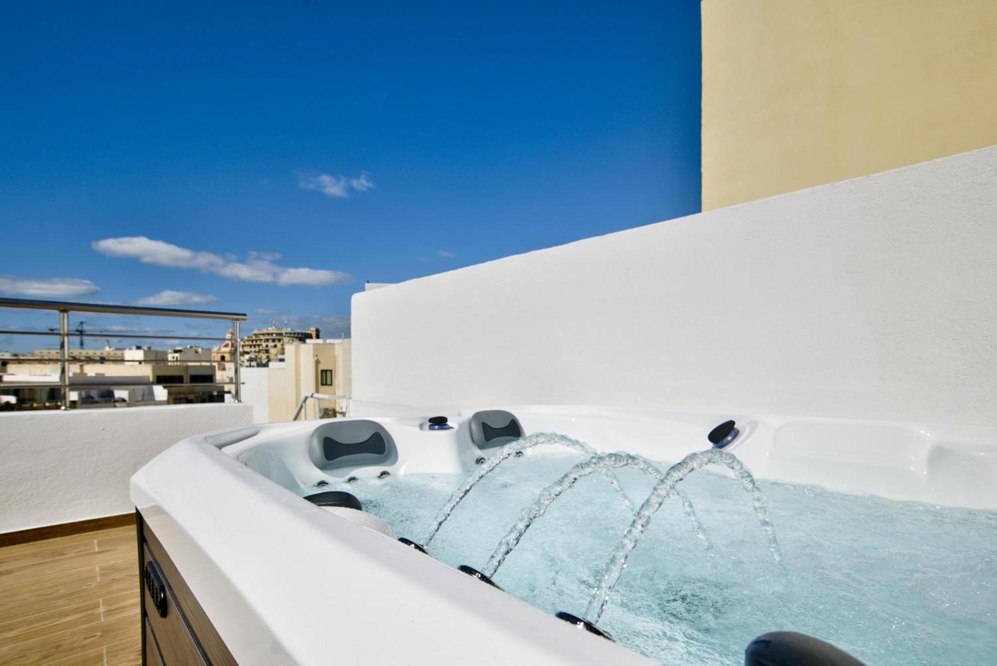 Sliema 2-Bedroom Central Apartments And Penthouse With Jacuzzi Zewnętrze zdjęcie